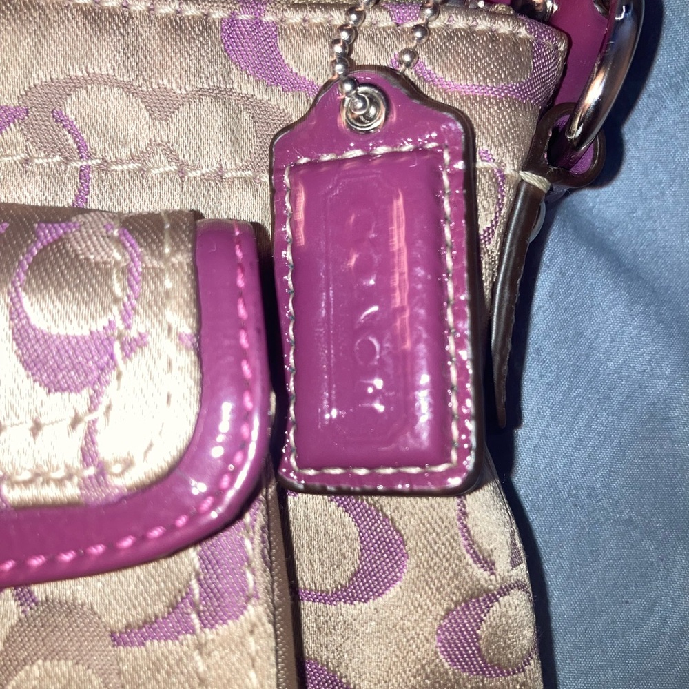 Coach Lavender Signature Crossbody with Magenta Strap - Picture 5 of 9